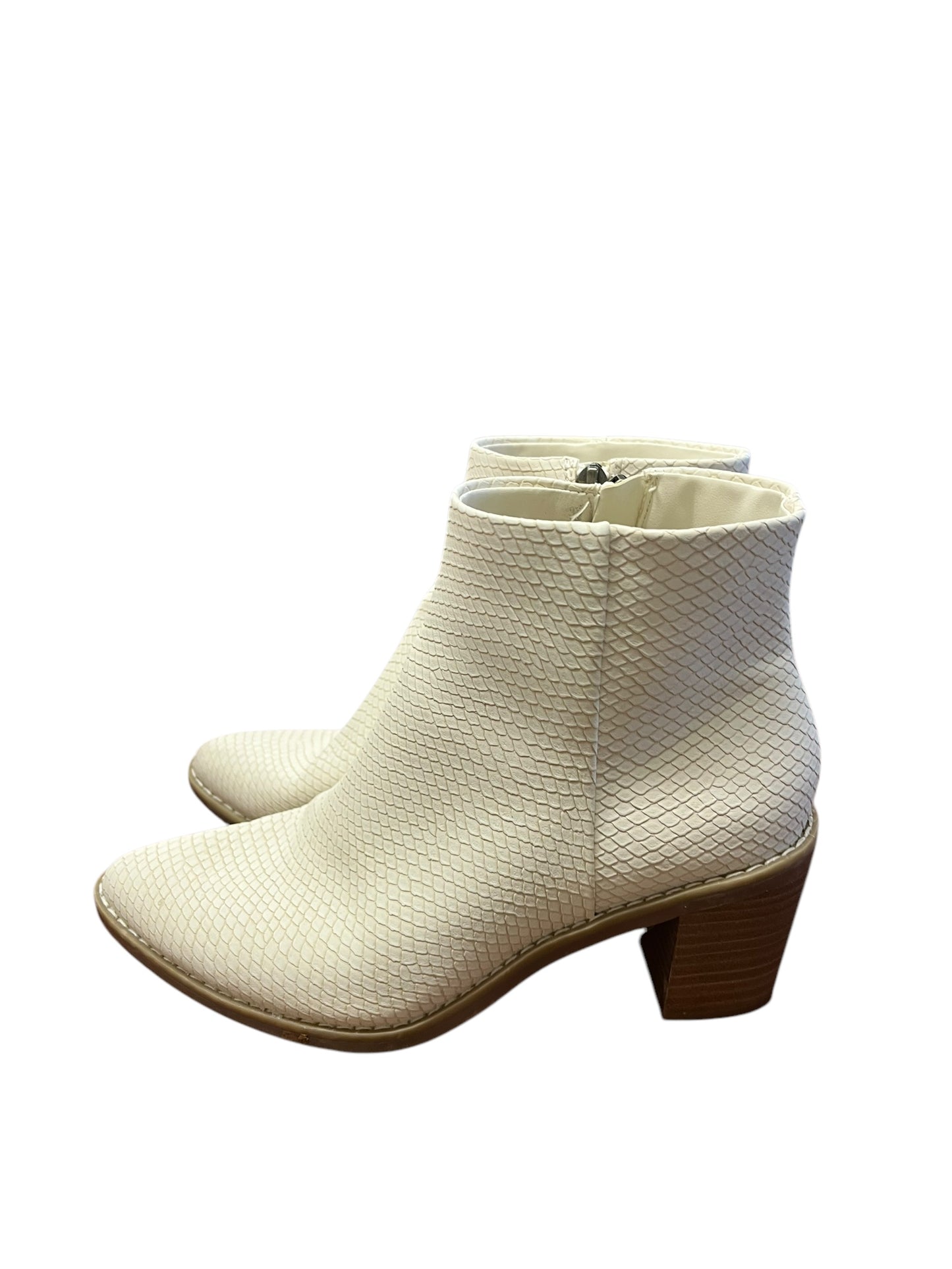 White Universal Thread Boots, 6