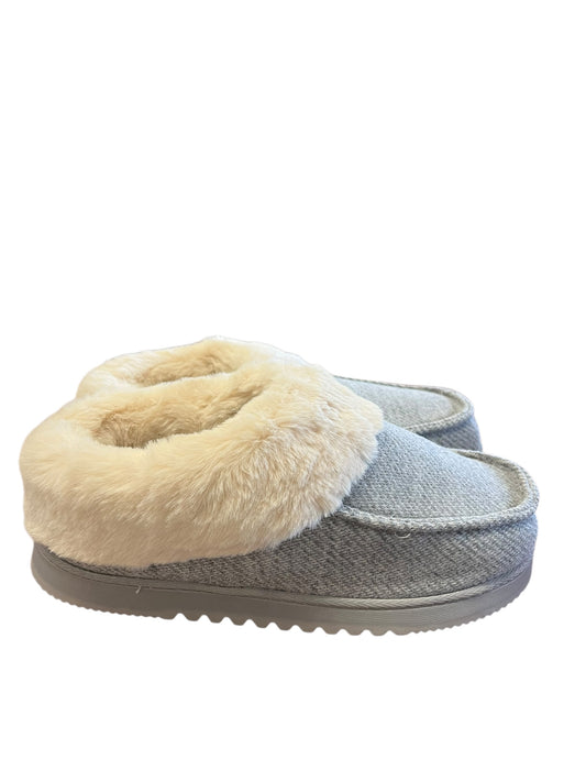 Gray Dearfoams slippers, Large