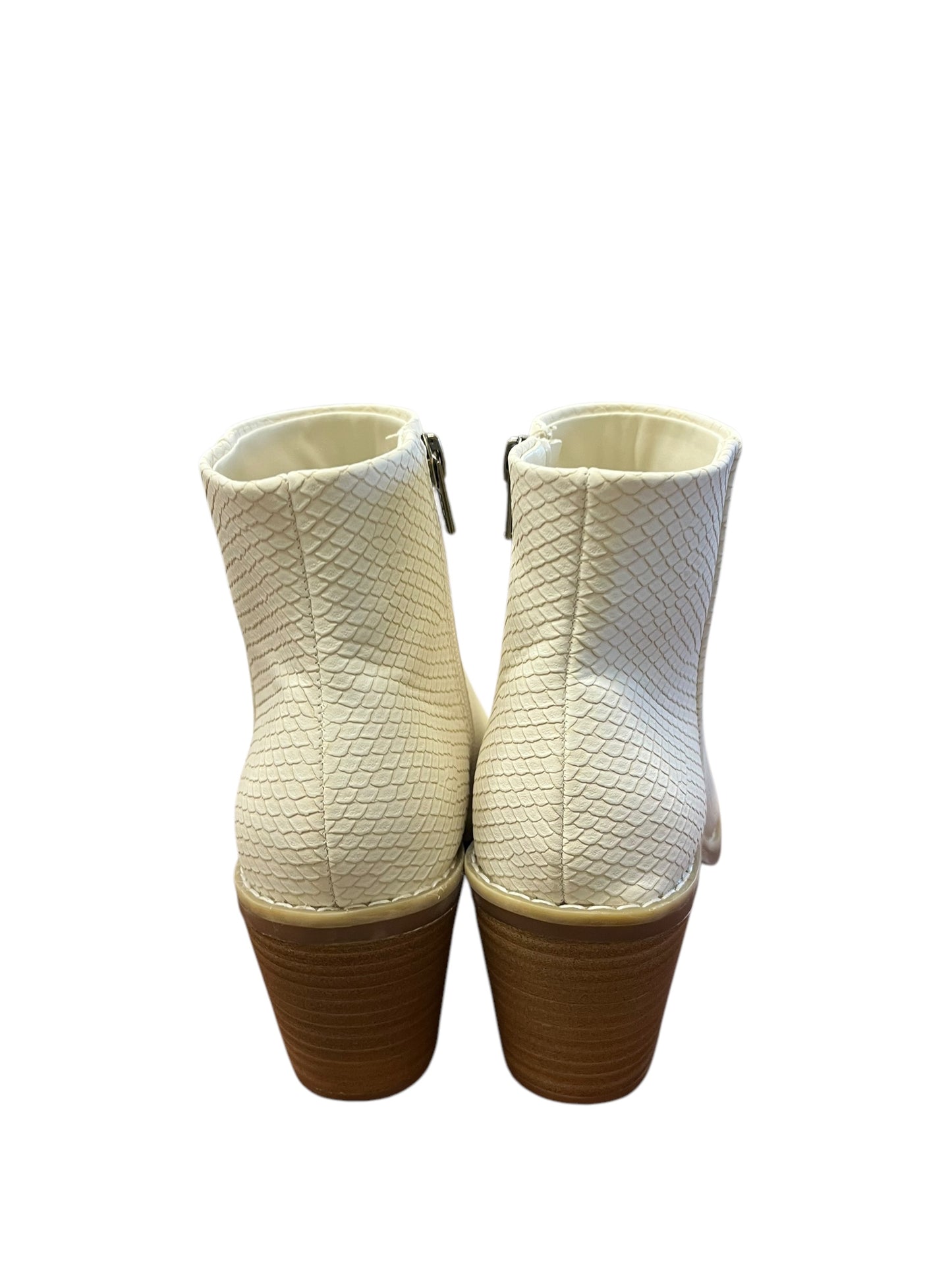 White Universal Thread Boots, 6